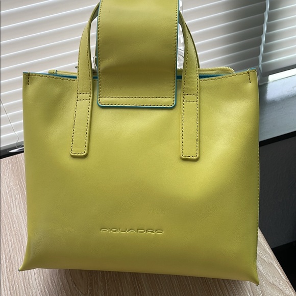 Piquadro woman handbag Acid green Soft leather medium - Picture 4 of 7